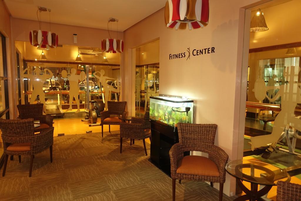 Luxury Condo At Forbeswood Parklane The Fort Bgc Makati City Exterior photo