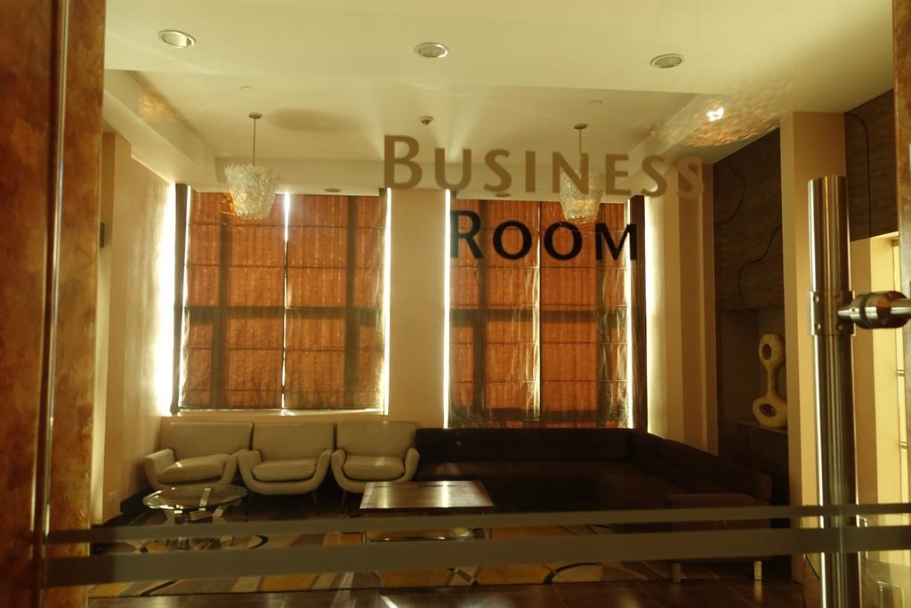 Luxury Condo At Forbeswood Parklane The Fort Bgc Makati City Exterior photo